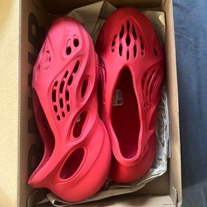 Adidas Yeezy Foam RNNR (Vermillion)